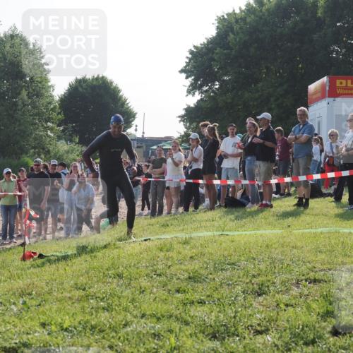 15.06.2025 - 27. Vierlanden-Triathlon KatJ http://msf.ph/oto/7976458 15.06.2025 08:33:18 Schwimmen 15, 36, 61 meine-sportfotos.de