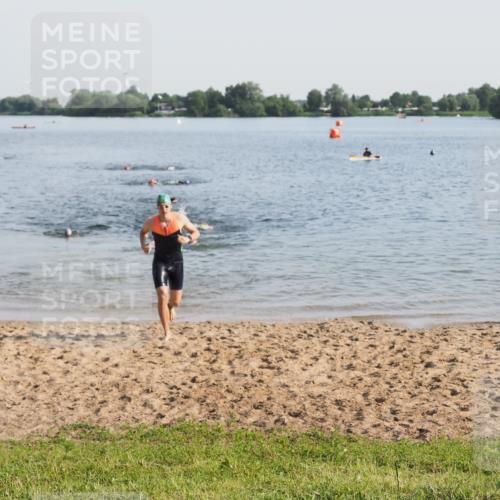 21.06.2025 - 27. Vierlanden-Triathlon MichiJ http://msf.ph/oto/7976464 15.06.2026 08:43:39 Schwimmen 32, 65, 74 meine-sportfotos.de