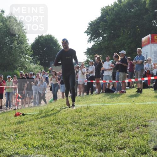 15.06.2025 - 27. Vierlanden-Triathlon KatJ http://msf.ph/oto/7976466 15.06.2025 08:33:19 Schwimmen 15, 61 meine-sportfotos.de