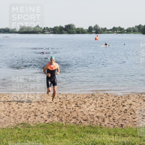 21.06.2025 - 27. Vierlanden-Triathlon MichiJ http://msf.ph/oto/7976469 15.06.2026 08:43:40 Schwimmen 32, 65, 74 meine-sportfotos.de
