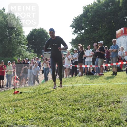 15.06.2025 - 27. Vierlanden-Triathlon KatJ http://msf.ph/oto/7976477 15.06.2025 08:33:19 Schwimmen 15, 61 meine-sportfotos.de