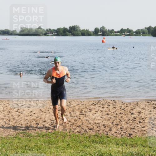 21.06.2025 - 27. Vierlanden-Triathlon MichiJ http://msf.ph/oto/7976497 15.06.2026 08:43:41 Schwimmen 32, 65, 74 meine-sportfotos.de