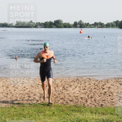 21.06.2025 - 27. Vierlanden-Triathlon MichiJ http://msf.ph/oto/7976501 15.06.2026 08:43:41 Schwimmen 32, 65, 74 meine-sportfotos.de