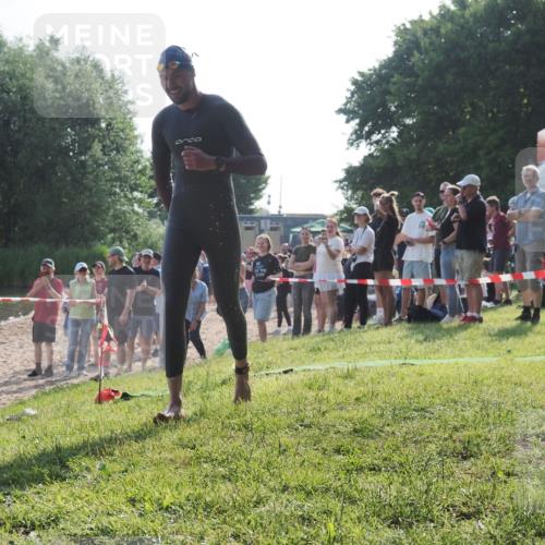 15.06.2025 - 27. Vierlanden-Triathlon KatJ http://msf.ph/oto/7976503 15.06.2025 08:33:20 Schwimmen 61 meine-sportfotos.de