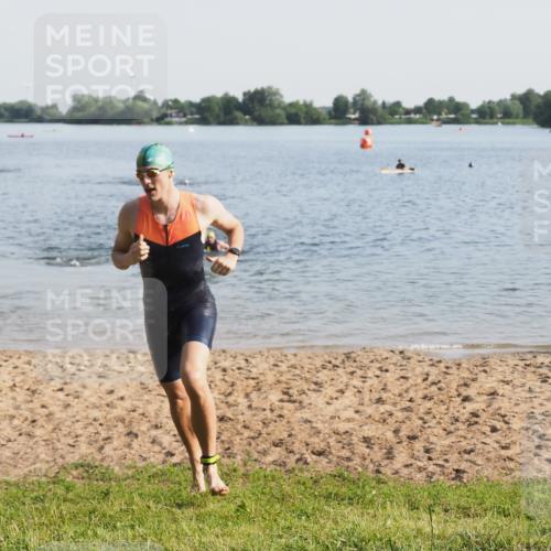21.06.2025 - 27. Vierlanden-Triathlon MichiJ http://msf.ph/oto/7976511 15.06.2026 08:43:42 Schwimmen 32 meine-sportfotos.de