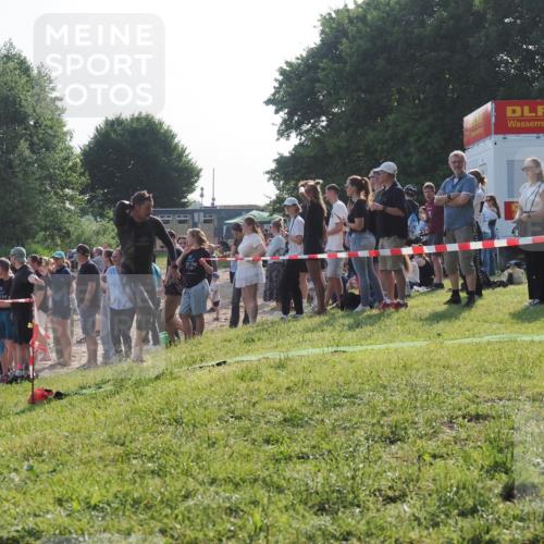 15.06.2025 - 27. Vierlanden-Triathlon KatJ http://msf.ph/oto/7976524 15.06.2025 08:34:03 Schwimmen 49, 78 meine-sportfotos.de