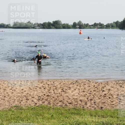 21.06.2025 - 27. Vierlanden-Triathlon MichiJ http://msf.ph/oto/7976532 15.06.2026 08:43:43 Schwimmen 32, 113 meine-sportfotos.de