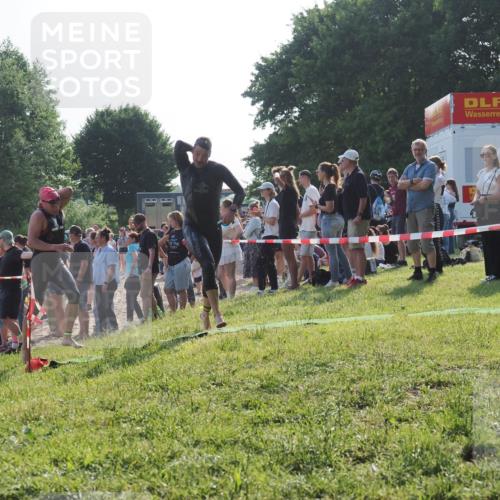 15.06.2025 - 27. Vierlanden-Triathlon KatJ http://msf.ph/oto/7976536 15.06.2025 08:34:04 Schwimmen 49, 78 meine-sportfotos.de
