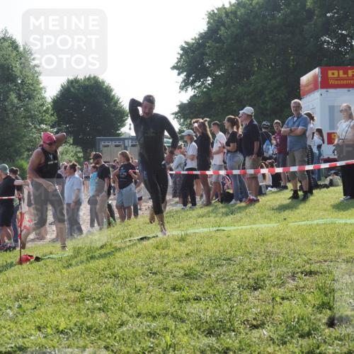 15.06.2025 - 27. Vierlanden-Triathlon KatJ http://msf.ph/oto/7976540 15.06.2025 08:34:04 Schwimmen 49, 78 meine-sportfotos.de
