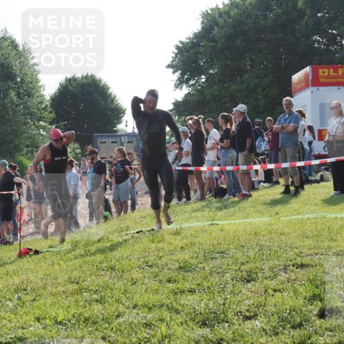 15.06.2025 - 27. Vierlanden-Triathlon KatJ http://msf.ph/oto/7976545 15.06.2025 08:34:04 Schwimmen 49, 78 meine-sportfotos.de