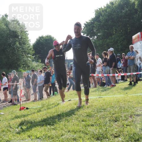 15.06.2025 - 27. Vierlanden-Triathlon KatJ http://msf.ph/oto/7976565 15.06.2025 08:34:05 Schwimmen 49, 78 meine-sportfotos.de