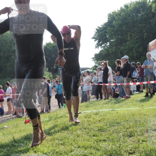 15.06.2025 - 27. Vierlanden-Triathlon KatJ http://msf.ph/oto/7976573 15.06.2025 08:34:06 Schwimmen 49, 78 meine-sportfotos.de