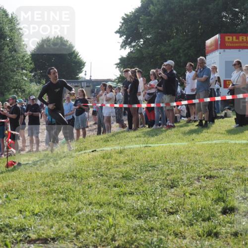 15.06.2025 - 27. Vierlanden-Triathlon KatJ http://msf.ph/oto/7976608 15.06.2025 08:34:25 Schwimmen 20 meine-sportfotos.de