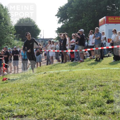15.06.2025 - 27. Vierlanden-Triathlon KatJ http://msf.ph/oto/7976609 15.06.2025 08:34:26 Schwimmen 20 meine-sportfotos.de