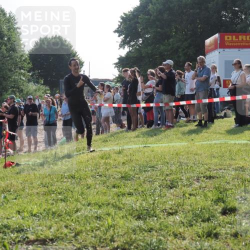 15.06.2025 - 27. Vierlanden-Triathlon KatJ http://msf.ph/oto/7976613 15.06.2025 08:34:26 Schwimmen 20 meine-sportfotos.de