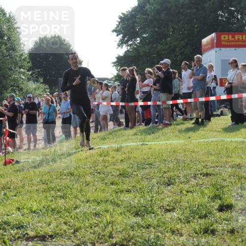 15.06.2025 - 27. Vierlanden-Triathlon KatJ http://msf.ph/oto/7976618 15.06.2025 08:34:26 Schwimmen 20 meine-sportfotos.de