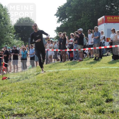 15.06.2025 - 27. Vierlanden-Triathlon KatJ http://msf.ph/oto/7976622 15.06.2025 08:34:26 Schwimmen 20 meine-sportfotos.de