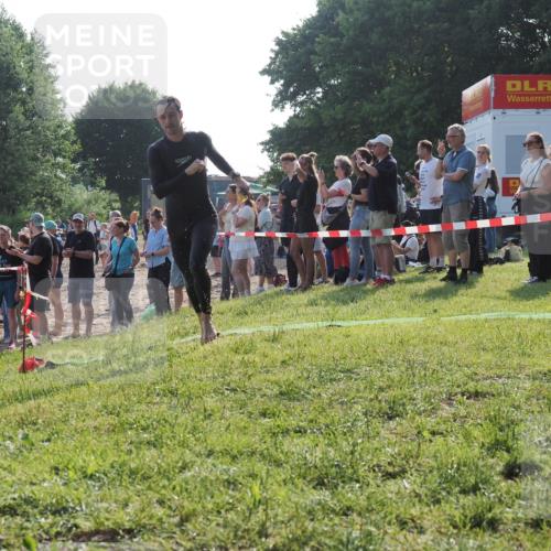 15.06.2025 - 27. Vierlanden-Triathlon KatJ http://msf.ph/oto/7976630 15.06.2025 08:34:26 Schwimmen 20 meine-sportfotos.de