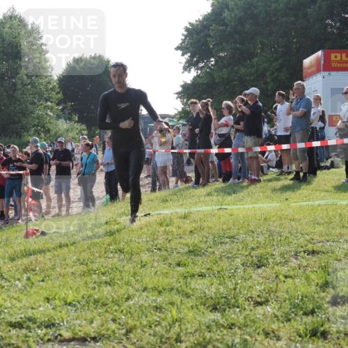 15.06.2025 - 27. Vierlanden-Triathlon KatJ http://msf.ph/oto/7976635 15.06.2025 08:34:27 Schwimmen 20 meine-sportfotos.de