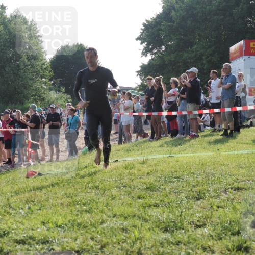 15.06.2025 - 27. Vierlanden-Triathlon KatJ http://msf.ph/oto/7976640 15.06.2025 08:34:27 Schwimmen 20 meine-sportfotos.de