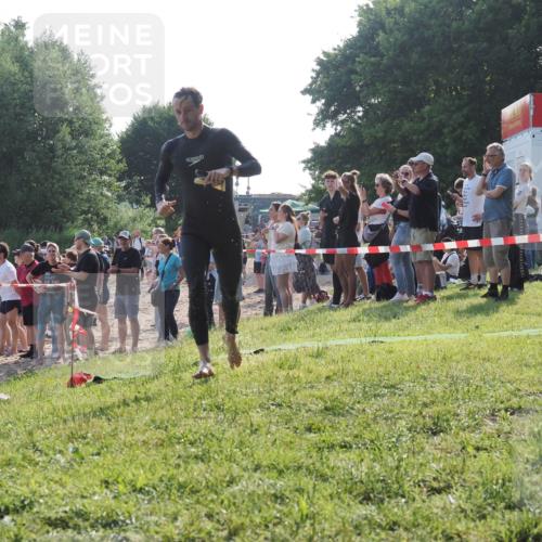 15.06.2025 - 27. Vierlanden-Triathlon KatJ http://msf.ph/oto/7976644 15.06.2025 08:34:27 Schwimmen 20 meine-sportfotos.de
