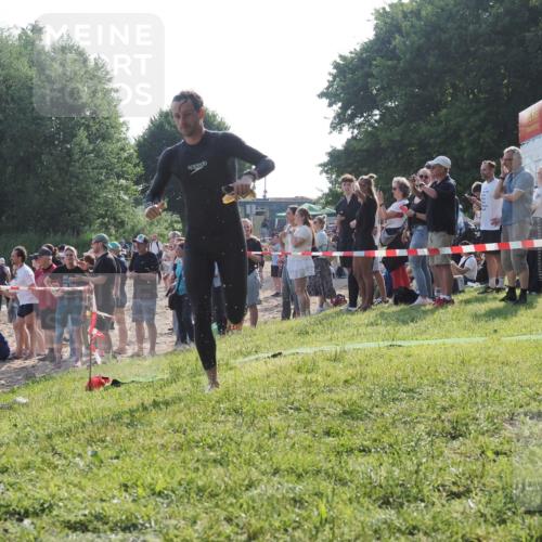 15.06.2025 - 27. Vierlanden-Triathlon KatJ http://msf.ph/oto/7976649 15.06.2025 08:34:27 Schwimmen 20 meine-sportfotos.de