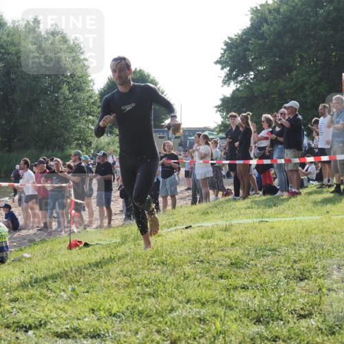 15.06.2025 - 27. Vierlanden-Triathlon KatJ http://msf.ph/oto/7976653 15.06.2025 08:34:27 Schwimmen 20 meine-sportfotos.de