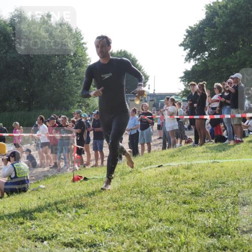 15.06.2025 - 27. Vierlanden-Triathlon KatJ http://msf.ph/oto/7976657 15.06.2025 08:34:27 Schwimmen 20 meine-sportfotos.de