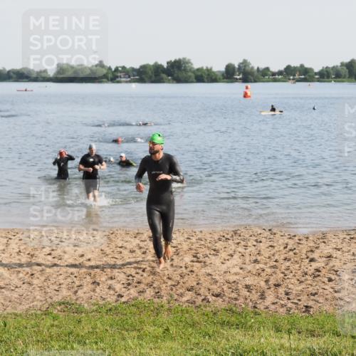 21.06.2025 - 27. Vierlanden-Triathlon MichiJ http://msf.ph/oto/7976663 15.06.2026 08:43:50 Schwimmen 23, 84, 113 meine-sportfotos.de