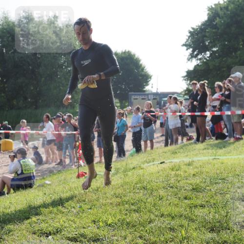 15.06.2025 - 27. Vierlanden-Triathlon KatJ http://msf.ph/oto/7976667 15.06.2025 08:34:27 Schwimmen 20 meine-sportfotos.de