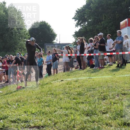 15.06.2025 - 27. Vierlanden-Triathlon KatJ http://msf.ph/oto/7976680 15.06.2025 08:34:35 Schwimmen 20, 88 meine-sportfotos.de