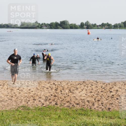 21.06.2025 - 27. Vierlanden-Triathlon MichiJ http://msf.ph/oto/7976716 15.06.2026 08:43:53 Schwimmen 23, 84, 113, 183 meine-sportfotos.de