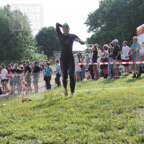 15.06.2025 - 27. Vierlanden-Triathlon KatJ http://msf.ph/oto/7976725 15.06.2025 08:34:37 Schwimmen 88 meine-sportfotos.de