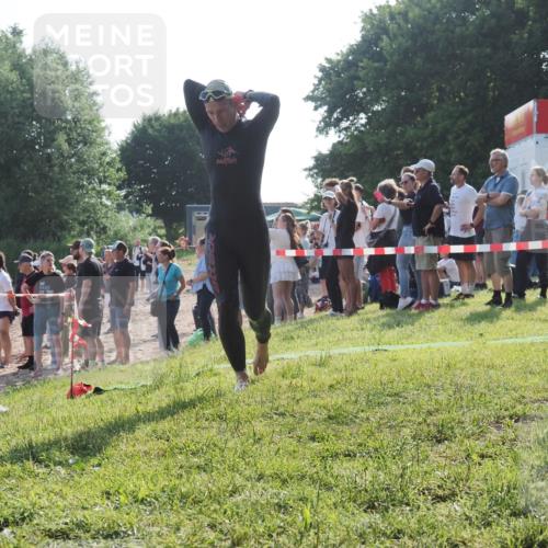 15.06.2025 - 27. Vierlanden-Triathlon KatJ http://msf.ph/oto/7976736 15.06.2025 08:34:37 Schwimmen 88 meine-sportfotos.de
