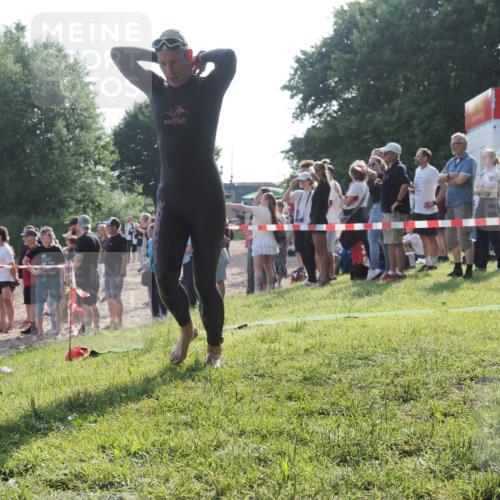 15.06.2025 - 27. Vierlanden-Triathlon KatJ http://msf.ph/oto/7976755 15.06.2025 08:34:37 Schwimmen 88 meine-sportfotos.de