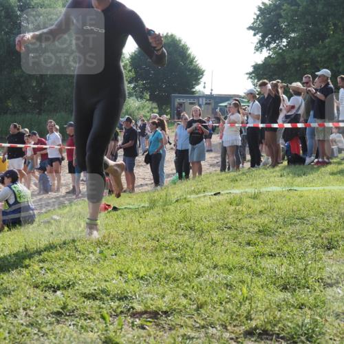 15.06.2025 - 27. Vierlanden-Triathlon KatJ http://msf.ph/oto/7976764 15.06.2025 08:34:47 Schwimmen 46, 124 meine-sportfotos.de