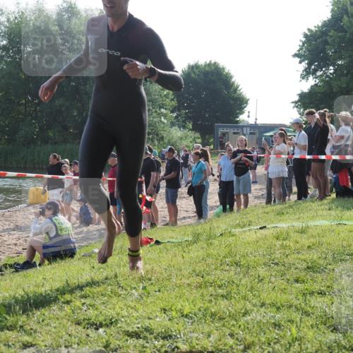 15.06.2025 - 27. Vierlanden-Triathlon KatJ http://msf.ph/oto/7976768 15.06.2025 08:34:47 Schwimmen 46, 124 meine-sportfotos.de