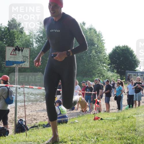 15.06.2025 - 27. Vierlanden-Triathlon KatJ http://msf.ph/oto/7976777 15.06.2025 08:34:48 Schwimmen 46, 124 meine-sportfotos.de