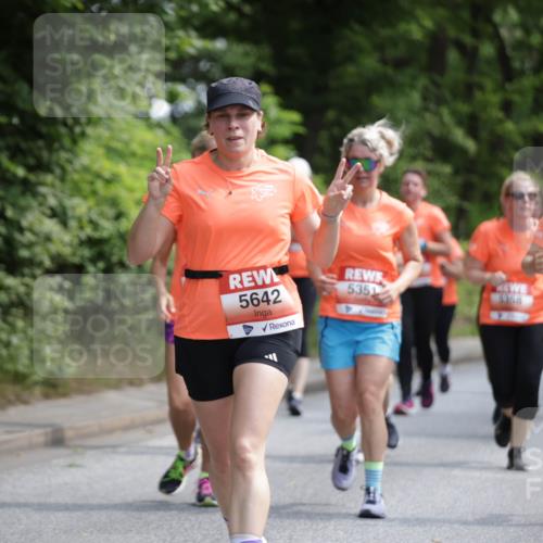 15.06.2025 - REWE Women's Run Jannik Wohlers http://msf.ph/oto/7976804 15.06.2025 10:11:45 Laufen 50, 5642, 5351, 5368, 5126 meine-sportfotos.de
