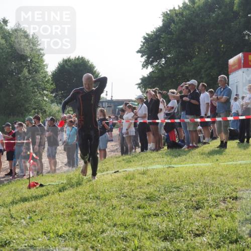 15.06.2025 - 27. Vierlanden-Triathlon KatJ http://msf.ph/oto/7976809 15.06.2025 08:34:52 Schwimmen 46, 124, 149 meine-sportfotos.de