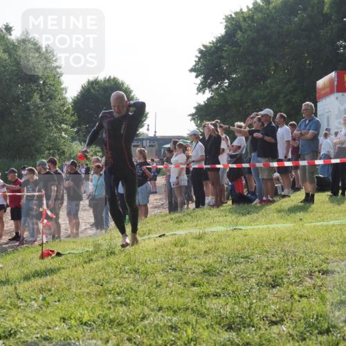 15.06.2025 - 27. Vierlanden-Triathlon KatJ http://msf.ph/oto/7976814 15.06.2025 08:34:52 Schwimmen 46, 124, 149 meine-sportfotos.de