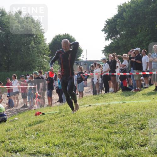 15.06.2025 - 27. Vierlanden-Triathlon KatJ http://msf.ph/oto/7976823 15.06.2025 08:34:53 Schwimmen 46, 124, 149, 186 meine-sportfotos.de