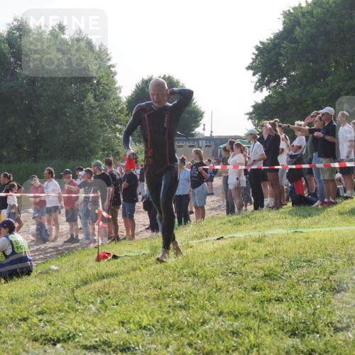 15.06.2025 - 27. Vierlanden-Triathlon KatJ http://msf.ph/oto/7976827 15.06.2025 08:34:53 Schwimmen 46, 124, 149, 186 meine-sportfotos.de