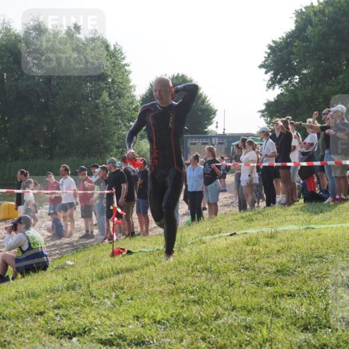 15.06.2025 - 27. Vierlanden-Triathlon KatJ http://msf.ph/oto/7976831 15.06.2025 08:34:53 Schwimmen 46, 124, 149, 186 meine-sportfotos.de