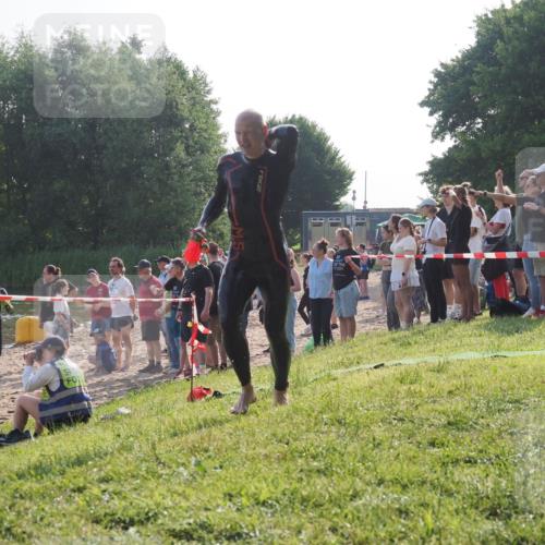 15.06.2025 - 27. Vierlanden-Triathlon KatJ http://msf.ph/oto/7976836 15.06.2025 08:34:53 Schwimmen 46, 124, 149, 186 meine-sportfotos.de