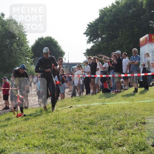 15.06.2025 - 27. Vierlanden-Triathlon KatJ http://msf.ph/oto/7976862 15.06.2025 08:34:59 Schwimmen 43, 80, 124, 149, 159, 186 meine-sportfotos.de