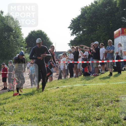 15.06.2025 - 27. Vierlanden-Triathlon KatJ http://msf.ph/oto/7976867 15.06.2025 08:34:59 Schwimmen 43, 80, 124, 149, 159, 186 meine-sportfotos.de