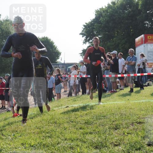 15.06.2025 - 27. Vierlanden-Triathlon KatJ http://msf.ph/oto/7976890 15.06.2025 08:35:00 Schwimmen 43, 80, 124, 149, 159, 186 meine-sportfotos.de