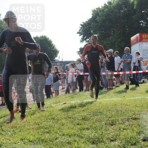 15.06.2025 - 27. Vierlanden-Triathlon KatJ http://msf.ph/oto/7976895 15.06.2025 08:35:00 Schwimmen 43, 80, 124, 149, 159, 186 meine-sportfotos.de