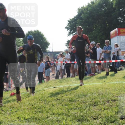 15.06.2025 - 27. Vierlanden-Triathlon KatJ http://msf.ph/oto/7976899 15.06.2025 08:35:00 Schwimmen 43, 80, 124, 149, 159, 186 meine-sportfotos.de